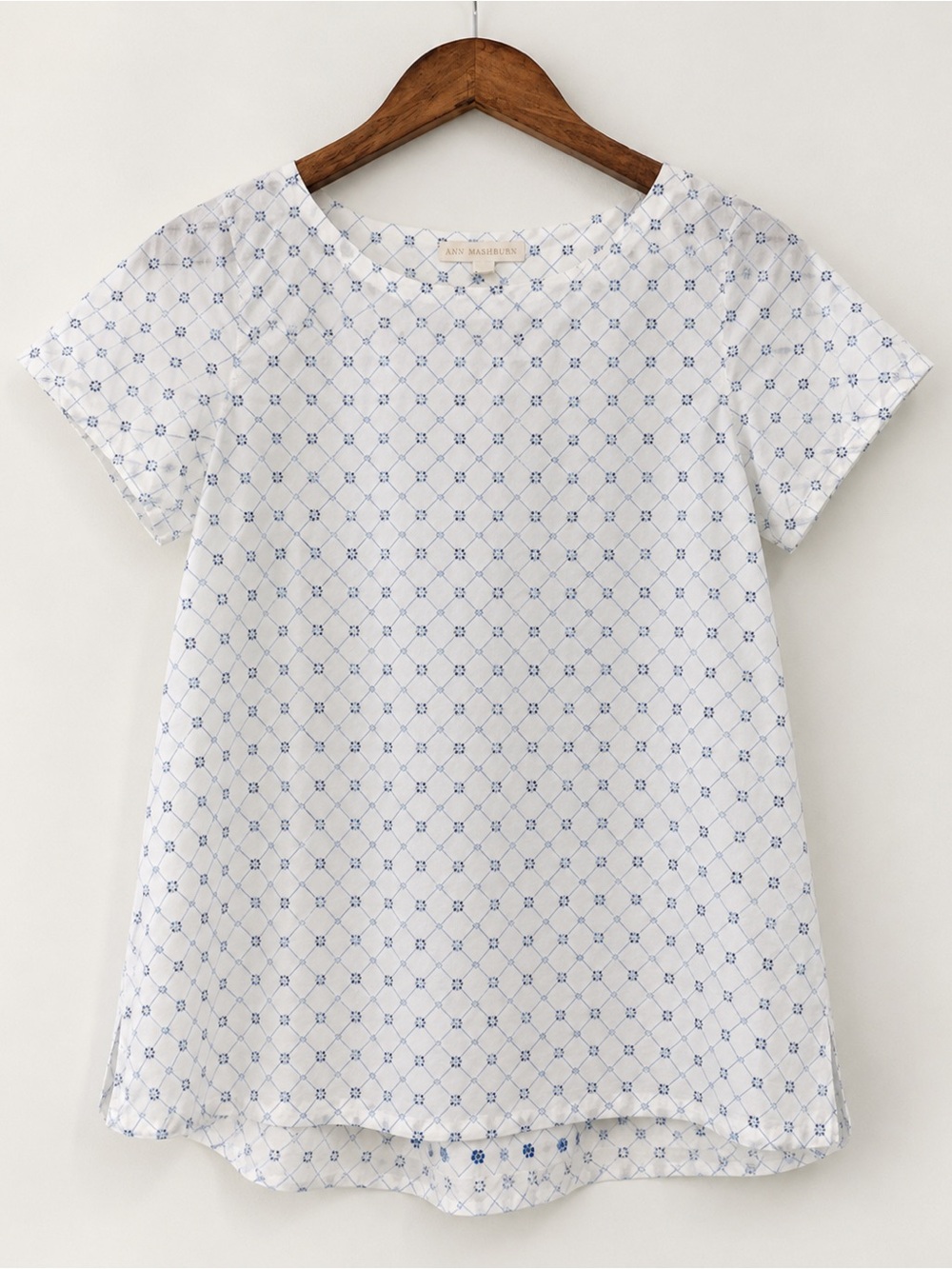 Ann Mashburn Blue & White Short Sleeve Patterned Women's Top